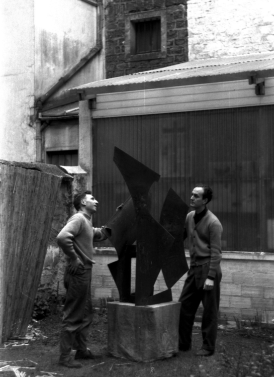 Sculpture Marino di Teana 1956 avecle peintre Perez Roman